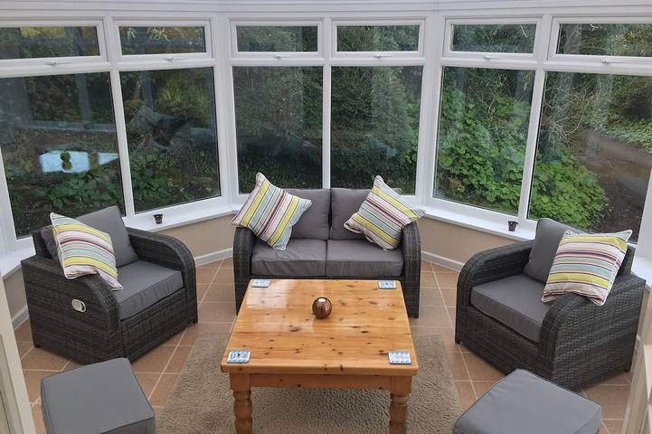 2 Bed, Pet Friendly, Hot tub, Secure Garden, Parking, Padstow, Saturday Change in Padstow, Cornwall