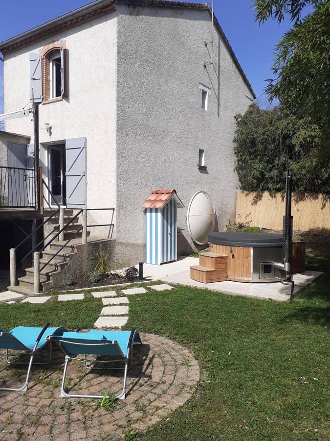 Two-Bedroom House in Parisot, Région d'Albi