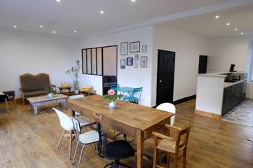 Gîte pour 8 personnes, avec piscine ainsi que jardin et vue à Naucelle