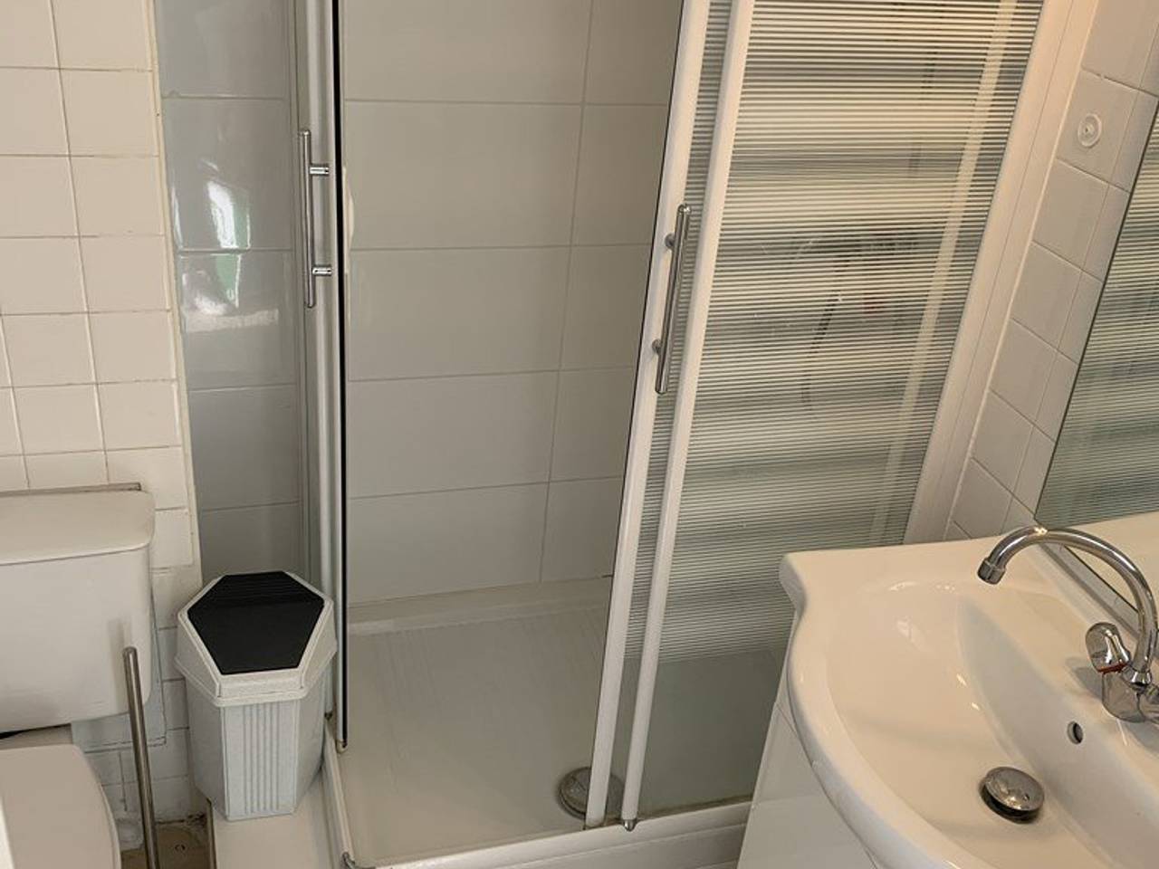 Ganze Wohnung, Gemütliches T1 am Étang de Thau, 2. Stock, Aufzug, Haustiere erlaubt, 2 Personen, Südwestlage in Balaruc-les-Bains, Côte d'Améthyste