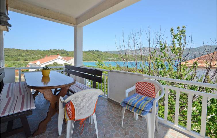 Ganze Ferienwohnung, Urlaub am Meer: 2-Zimmer-Wohnung mit Terrasse und Parkplatz, 200 m vom Strand entfernt in Račišće (Dalmatien), Korcula