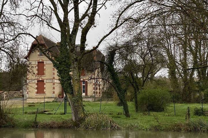 Gîte pour 10 personnes dans Lury-sur-Arnon