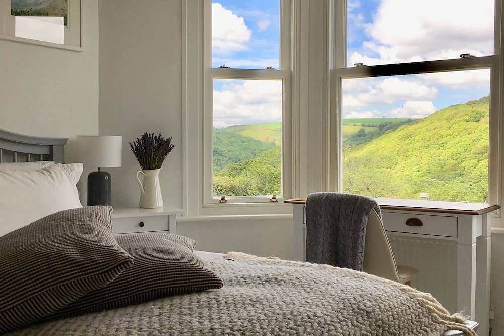 Schönes Stadthaus mit nordischem Flair und Blick über die Flussmündung in Looe, Cornwall
