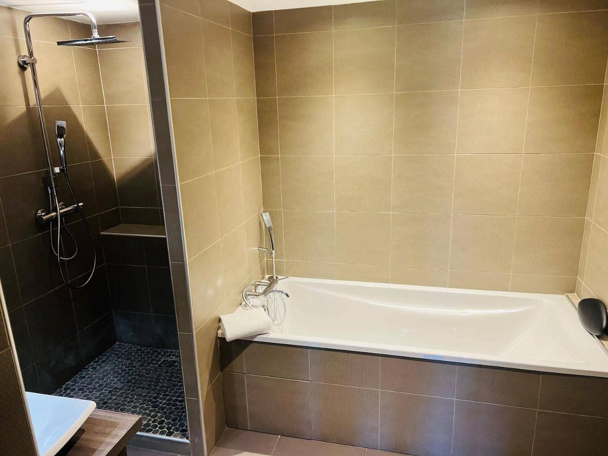 Double Room with Balcony in Bagnols-sur-Cèze, Région de Nîmes