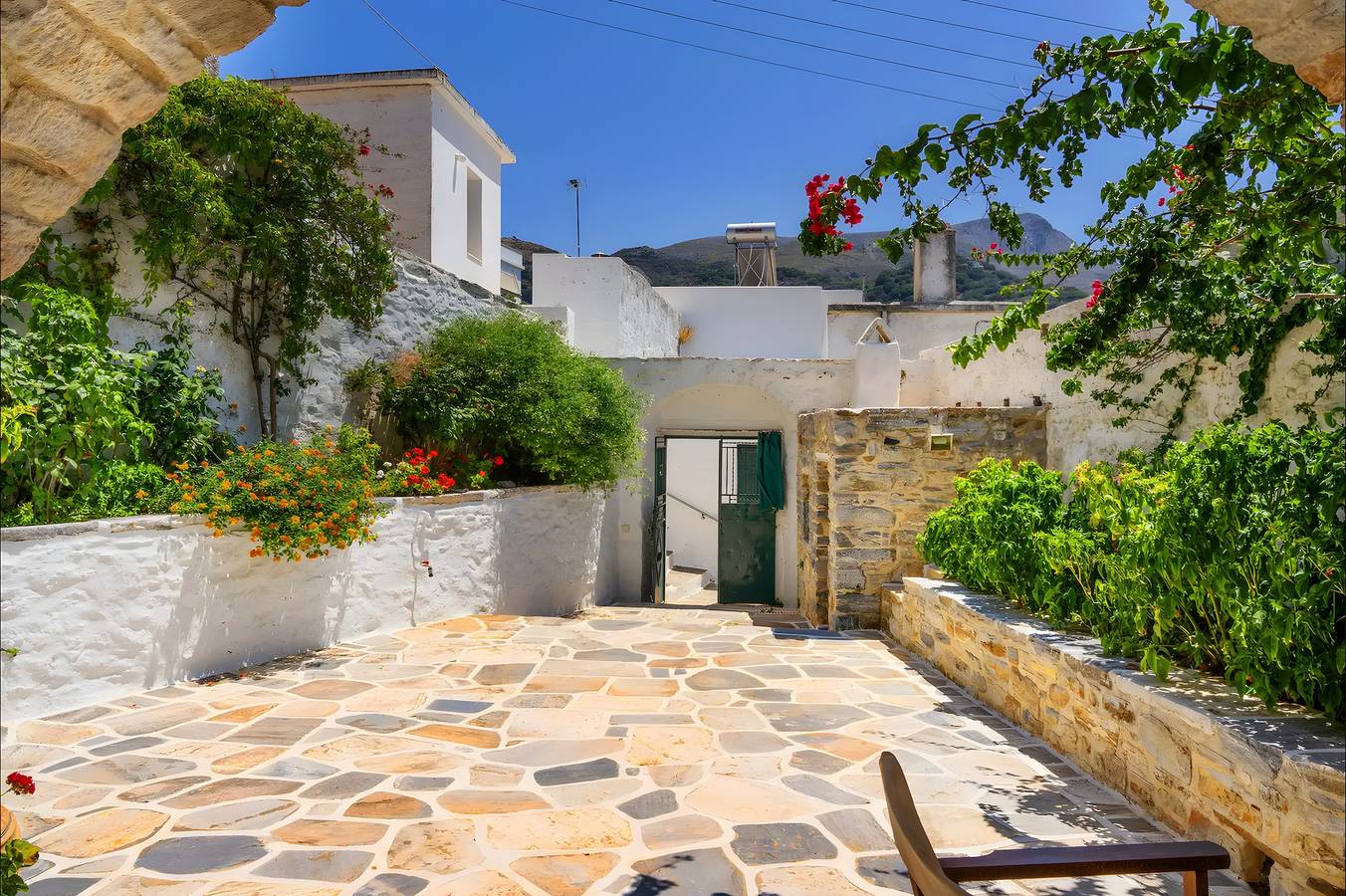 Maison de vacances « Zeus House » avec vue montagne, 2 terrasses privées & Wi-Fi in Cyclades