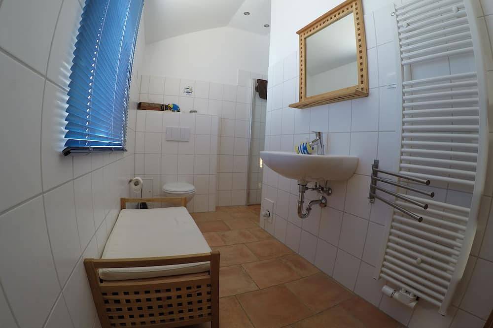 Ganze Wohnung, Aalhaus  Gartenhaus Alleinlage nur 900m zum Strand in Tarnewitz, Boltenhagen