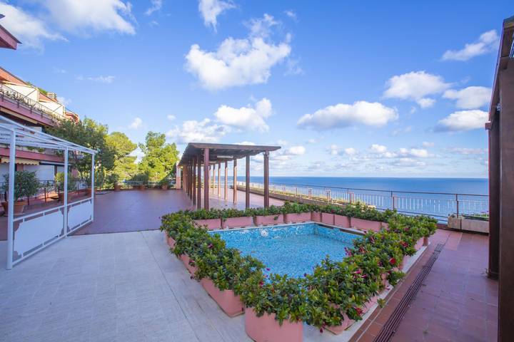 Ferienwohnung für 4 Personen, mit Meerblick und Pool in Imperia Provinz - 2