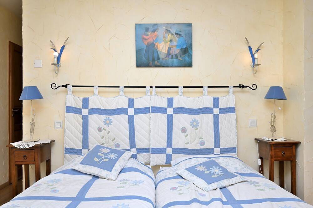 Bed and Breakfast 'Chambre Gentiane' con vistas a la montaña, terraza y jardín compartidos in Guchen, Parque nacional de los Pirineos