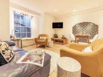 Log Cabin for 4 People in Tenby, Wales, Photo 2