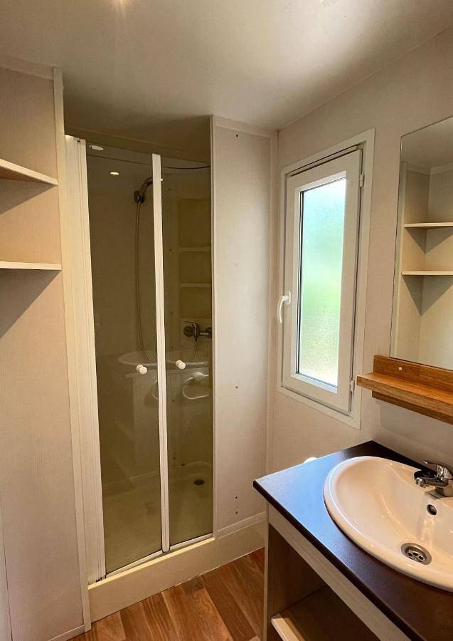 Location de vacances pour 2 personnes, avec Terrasse et Jardin ainsi que Piscine et Vue dans Ébreuil - 3