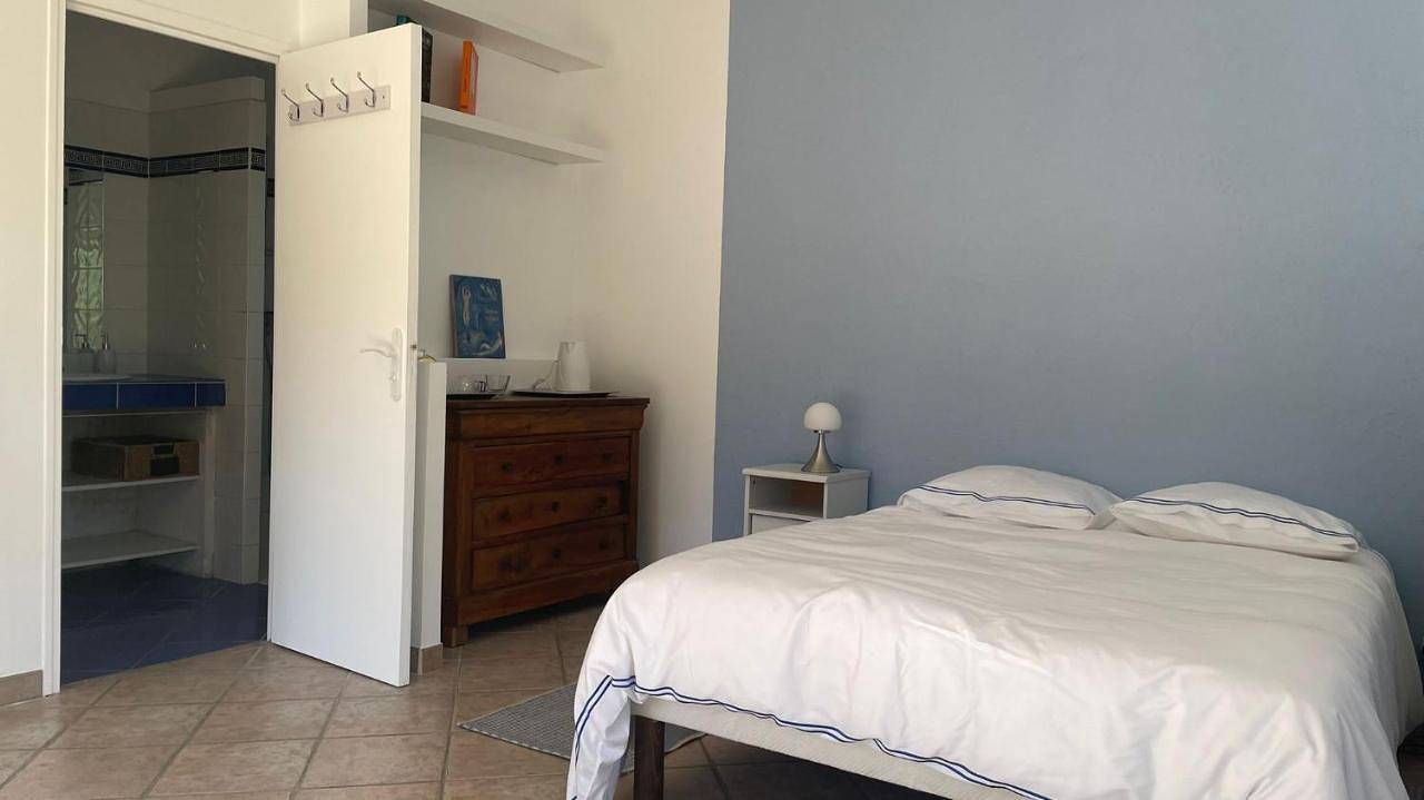 Double Room in Saint-Cyr-sur-Mer, Côte méditerranéenne (France)