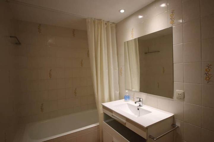 Entire apartment, Beachfront Penthouse, 1 Min to La Ribera Beach, Terrace, Parking, Wifi, Sleeps 4 in el Port de la Selva, Upper Empordà