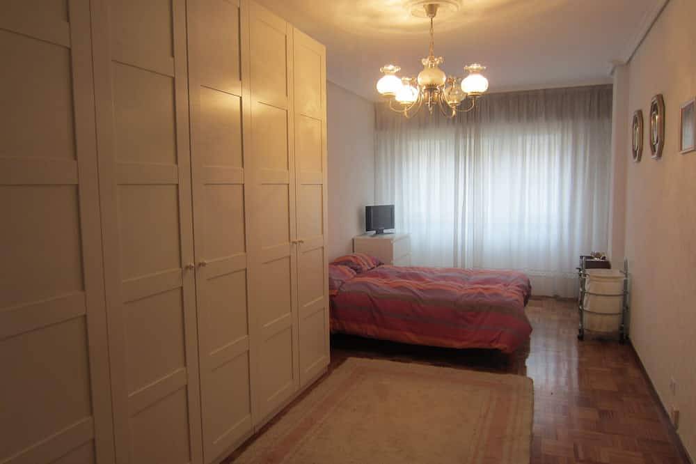 Entire apartment, Bernis in A Coruña Beach in La Coruña, Galician Coast