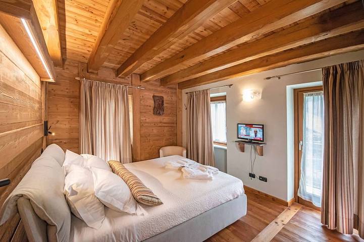 Mountain villa for families / groups (4-16 guests) in Comune di Chambave, Wallisian Alps