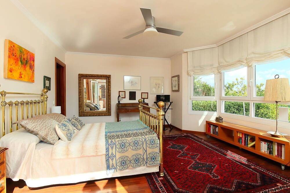 Preciosa casa de vacaciones privada para 8 personas con A/C, Wifi, piscina privada, Tv y patio in Reus, Costa Dorada