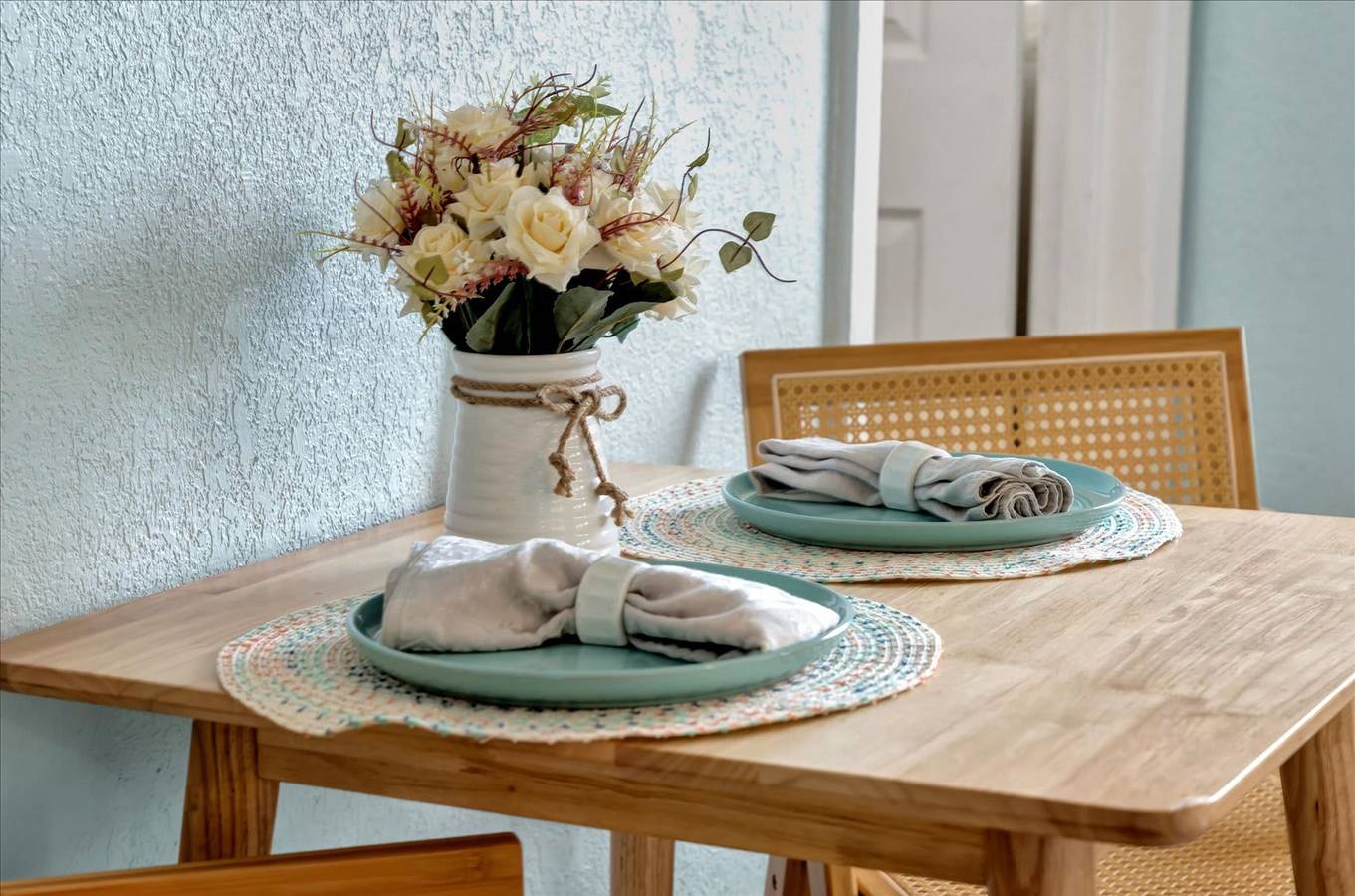 Entire apartment, The Seashell Suite w Private Balcony Walk 2 Beach in Clearwater Beach, Clearwater