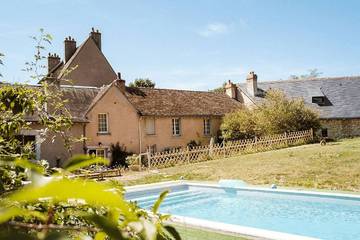 Gîte pour 19 personnes, avec jardin et balcon à Molineuf