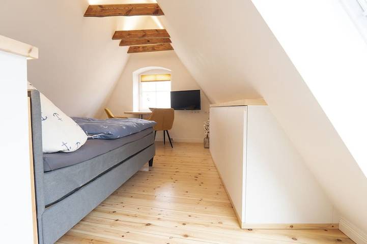 Ganze Wohnung, Gemütliche Dachwohnung in der Altstadt Wlan 100Mbit in Ozeaneum Stralsund, Stralsund
