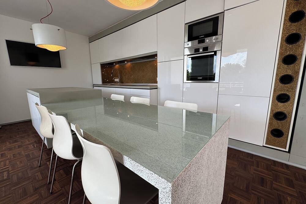 Ganze Wohnung, Designapartment mit Balkon & Parkblick in Villen-Lage in Heilbronn, Kurpfalz