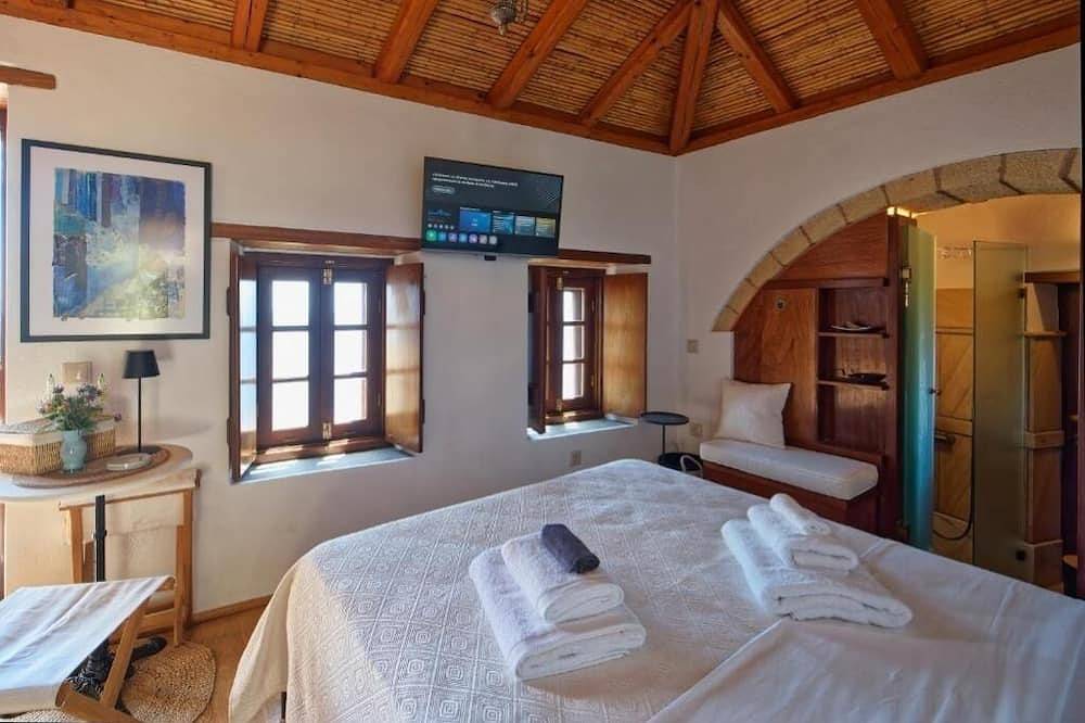 Ganze Wohnung, Charming Stay with Stunning Views -Mare – Monolithos Inn in Monemvasia, Peloponnes