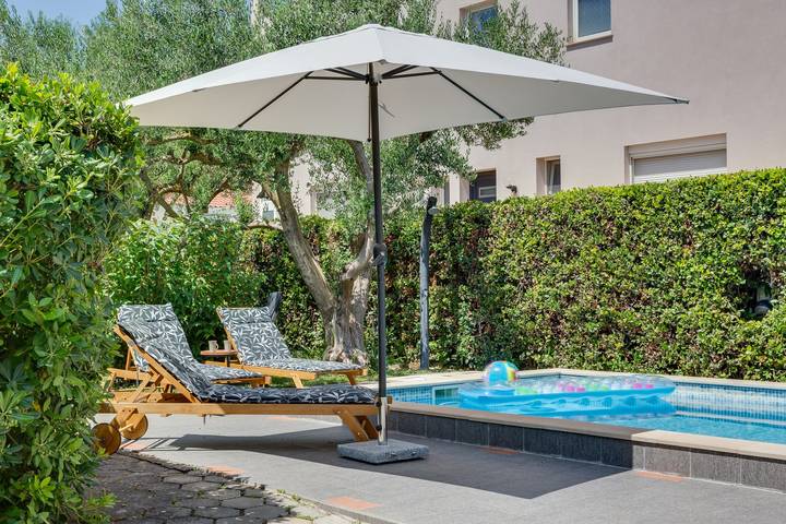 Ferienhaus für 8 Personen, mit Balkon/Terrasse und Meerblick sowie Garten und Pool in Bibinje - 3