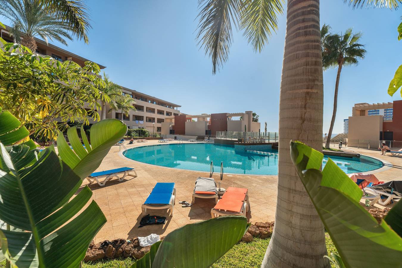 Entire apartment, Vacation 'Casa Cristian Playa Paraiso' with Sea View, Shared Pool and Wi-Fi in Playa Paraíso, Adeje