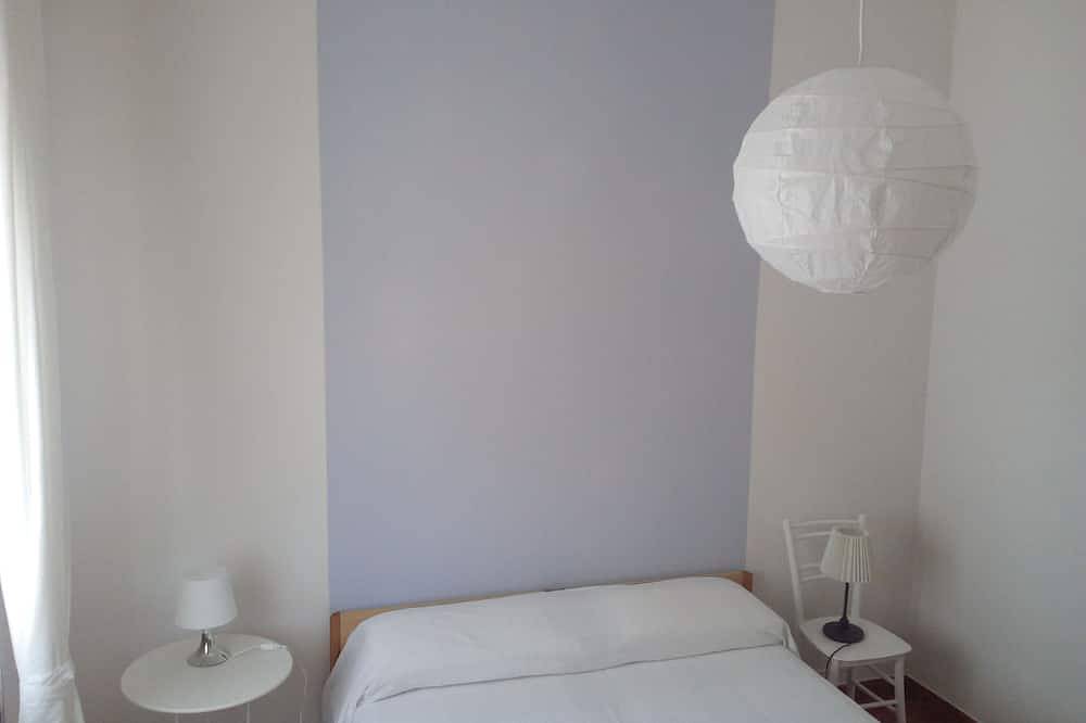 Ganze Wohnung, Zwei Zimmer in 10 Minuten vom Meer entfernt in Santa Caterina di Pittinuri, Cuglieri