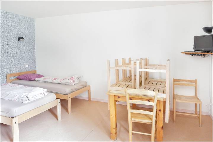 Location de vacances pour 6 personnes, avec jardin, animaux acceptés à Les Déserts