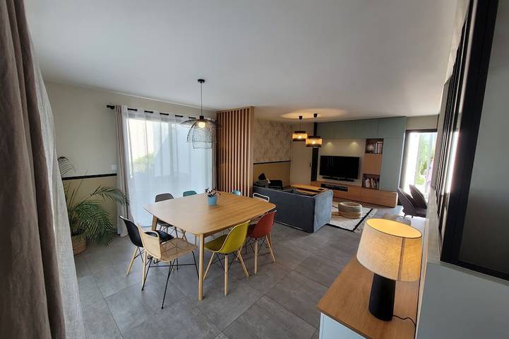 Jolie Maison au Calme Avec Piscine Chauffée et Cuisine D'été Dans un Lotissement in Chauray, Niort und Umgebung