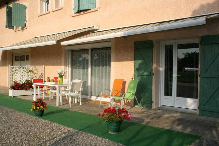 Gîte pour 4 personnes, avec piscine ainsi que terrasse et jardin à Aussonne - 2