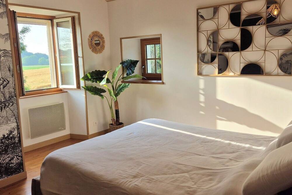 A la Jolie Campagne - bed and breakfast with breakfast and swimming pool in Lorigné, Niort region