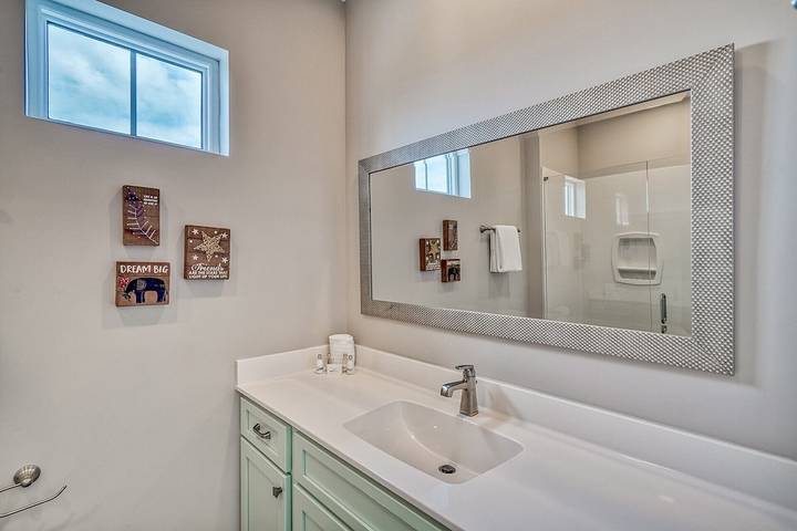 Vacation rental for 28 people, with balcony in Miramar Beach