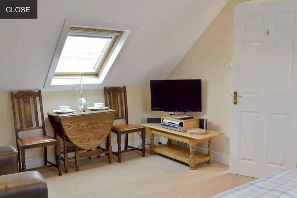 Entire apartment, 1 Bedroom, 1 Bathroom Apartment with Parking. in Peak Forest, Derbyshire