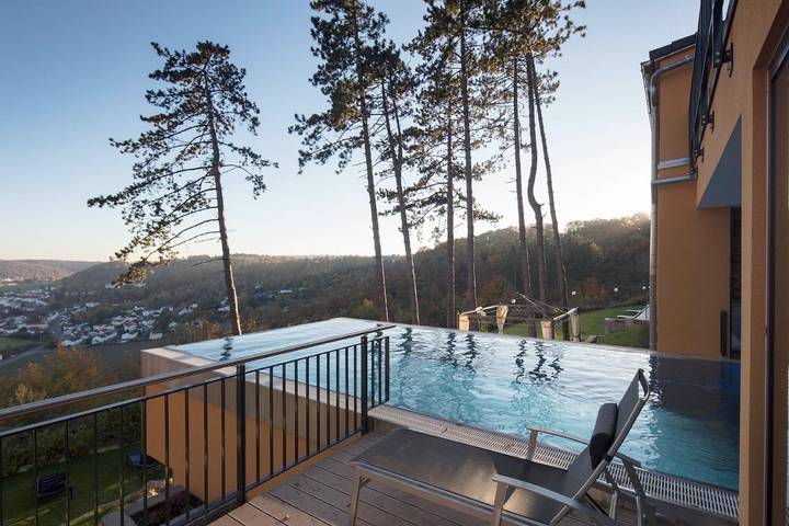 Hotel, with Terras and Tuin as well as Zwembad and Sauna in Eichstätt