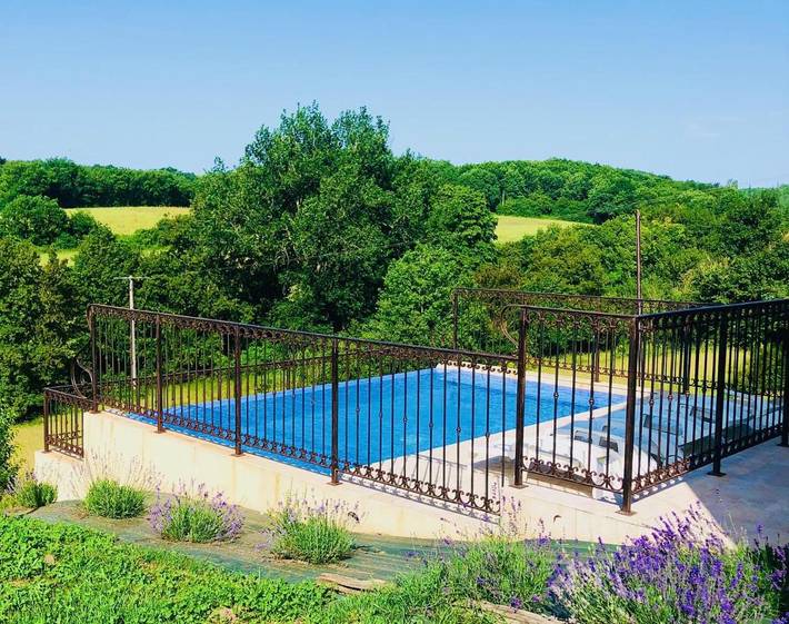 Location de vacances pour 6 personnes, avec Jacuzzi et Terrasse ainsi que Piscine et Sauna à Simorre