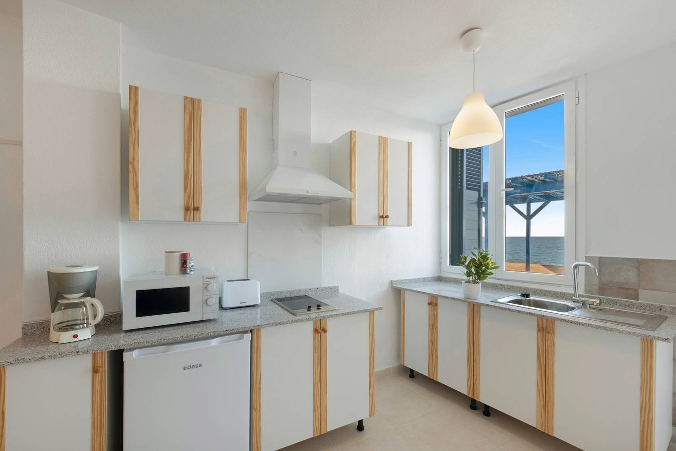 Ganze Wohnung, Ferienwohnung 'La Bayana - 1' mit Meerblick, Gemeinschaftspool und Wi-Fi in Puerto Naos, Los Llanos de Aridane