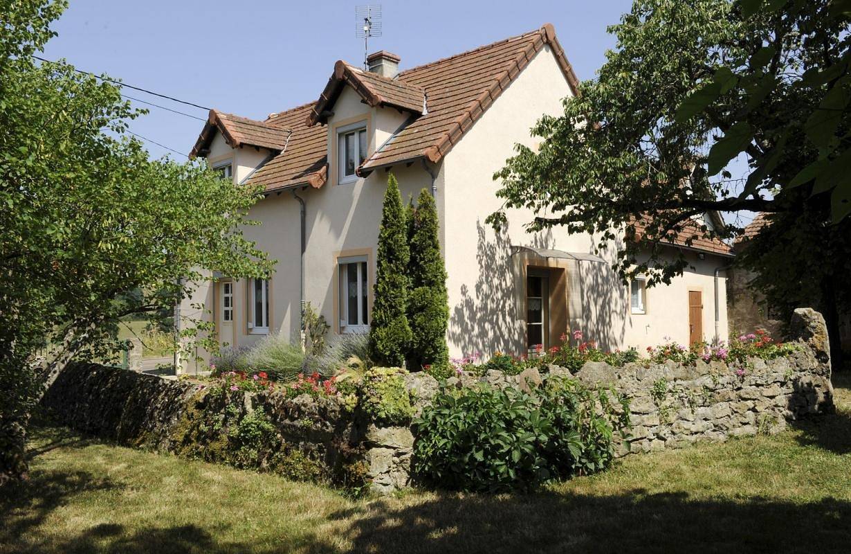 Casa de huéspedes para 6 personas con terraza in Saint-Julien-de-Civry, Región de Charolles