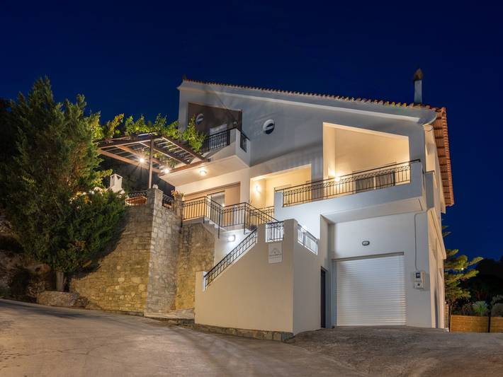 Ferienhaus für 10 Personen, mit Terrasse und Pool sowie Garten
