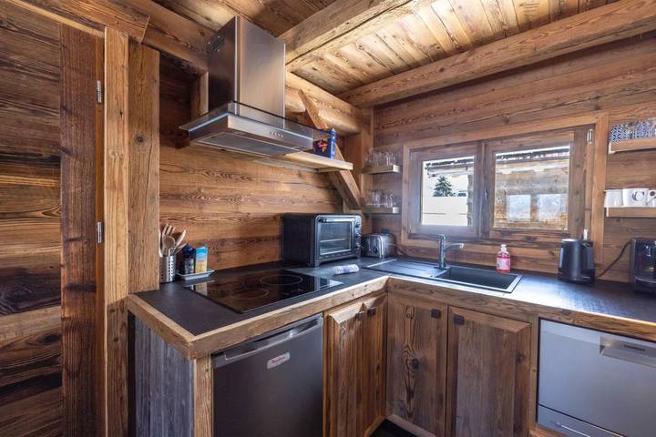 Chalet 'Mazot Des Aravis' avec vue sur la montagne, terrasse privée et jardin privé in Combloux, Pays du Mont-Blanc