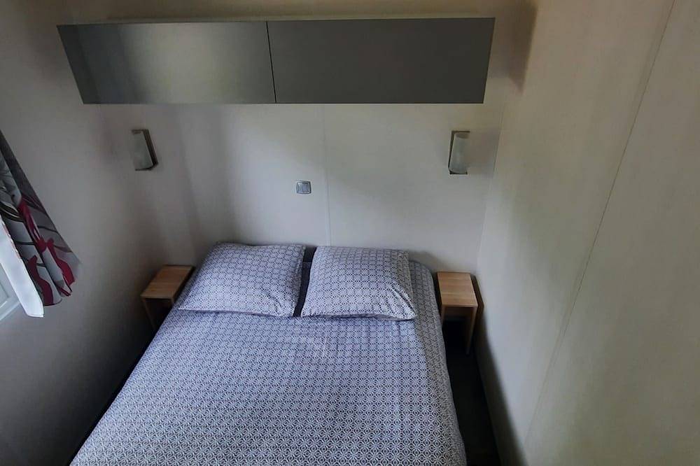 Mobil home 6 pers camping 3* sur belle parcelle au calme avec piscine in Saint-Chéron, Essonne