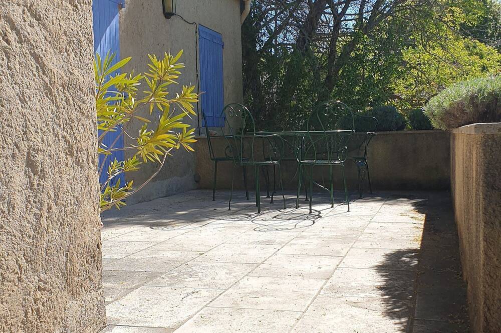 Provençal house with swimming pool Luberon in pretty village of Luberon in Reillanne, Regionaler Naturpark Luberon