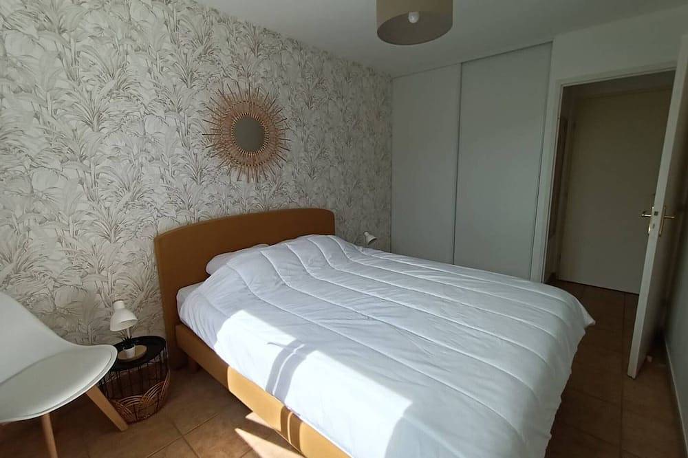 Entire apartment, Cozy 1Br Apartment with Pool Access, Near Thermes, Sleeps 4, Parking, Wi-Fi in Cambo-les-Bains, Bayonne region