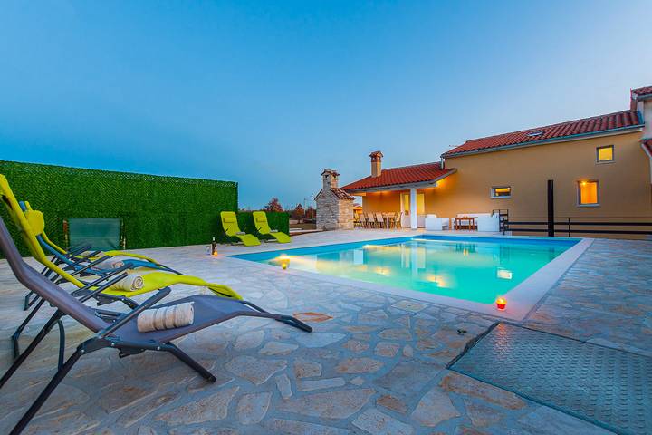 Ferienhaus für 12 Personen, mit Pool und Terrasse - 1