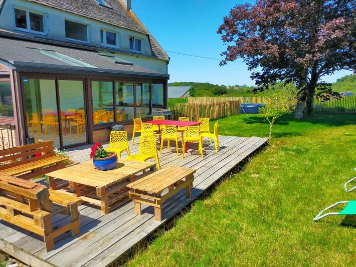 Location de vacances pour 13 personnes, avec Terrasse et Jardin à Plouzévédé