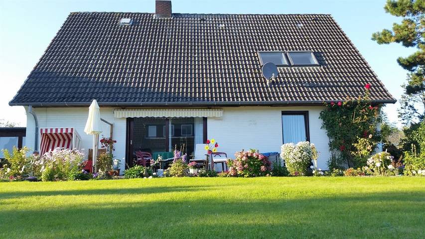 Ferienwohnung für 4 Personen, mit Ausblick und Terrasse sowie Garten in Tating - 3