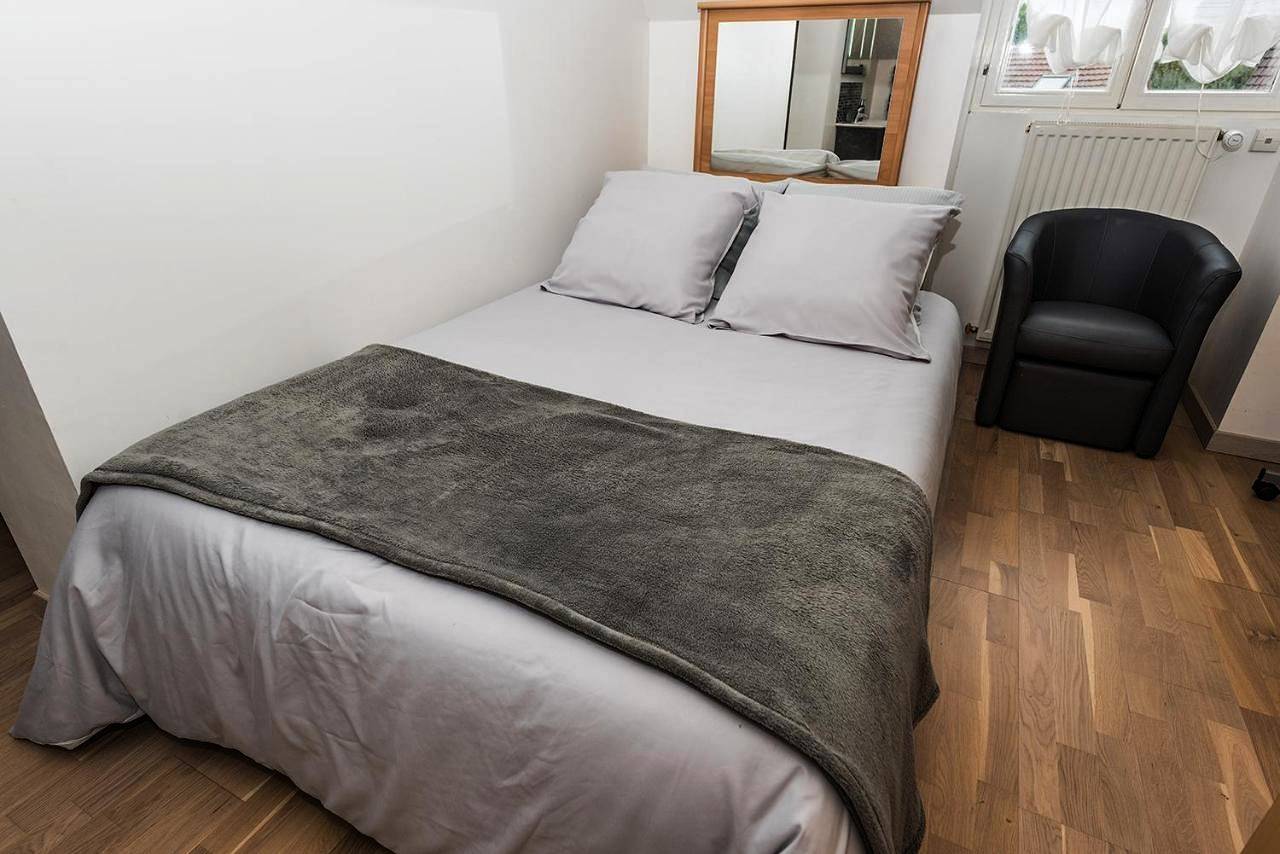 Family Suite in Fontenay-Trésigny, Seine-et-Marne