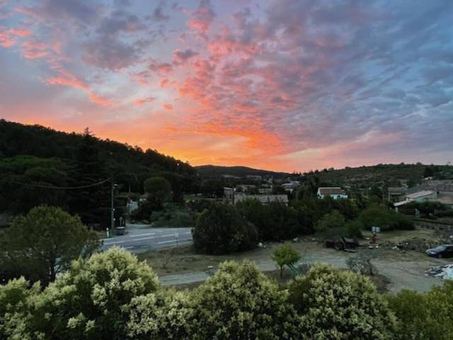 Location de vacances pour 13 personnes, avec vue ainsi que piscine et balcon à Saint-Paul-le-Jeune - 3