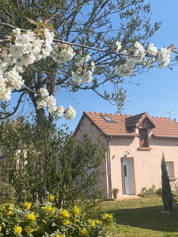 Gîte pour 2 personnes, avec jardin à Gièvres