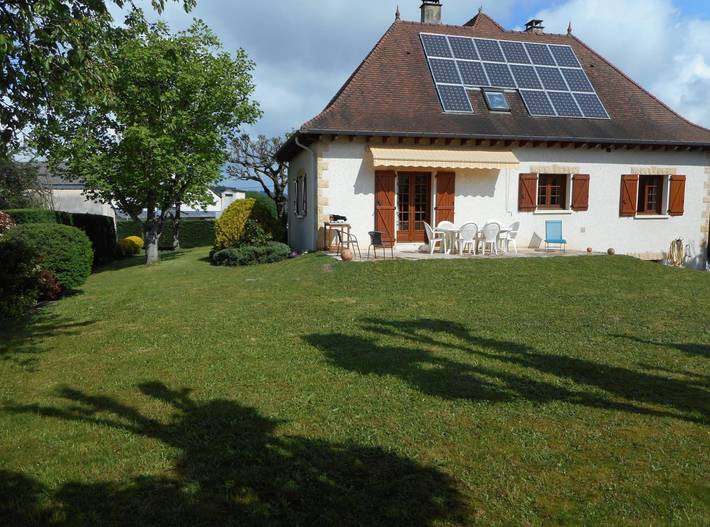 Gîte pour 6 personnes, avec terrasse et jardin