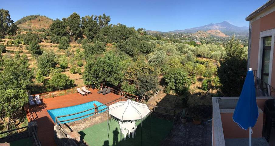 Villa per 10 persone, con Balcone e Terrazza nonché Giardino e Piscina a Viagrande